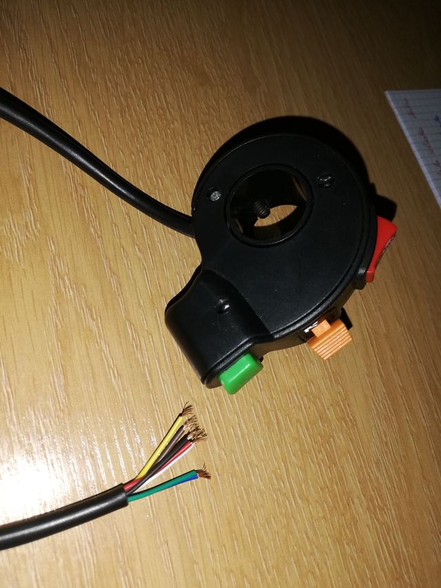 Intermitente, luces y pito.