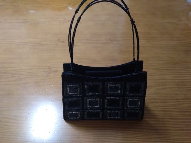 Bolso de pedrería 