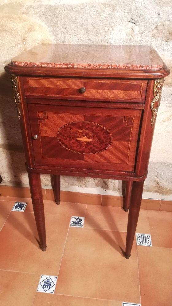 Mueble antiguo Luis XV de segunda mano por 275 € en Vitoria-Gasteiz en