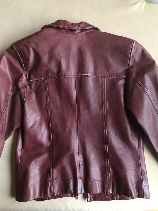 Cazadora de cuero granate