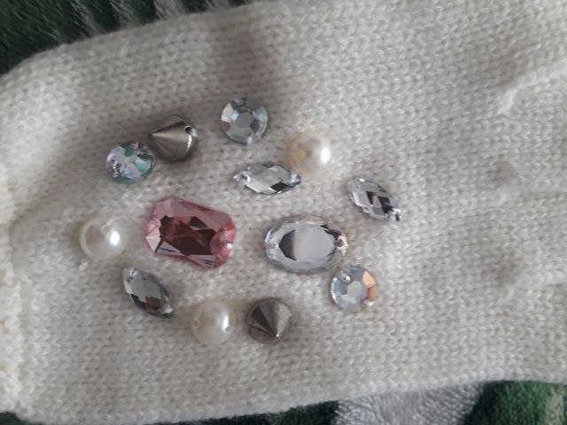 guantes blancos con pedreria