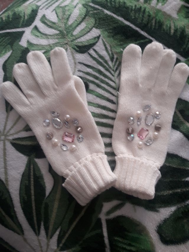 guantes blancos con pedreria