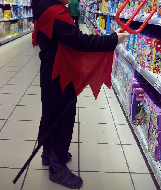 disfraz diablo, incluye tridente.