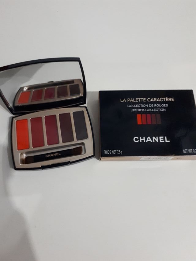caja 5 barras de labios de Chanel