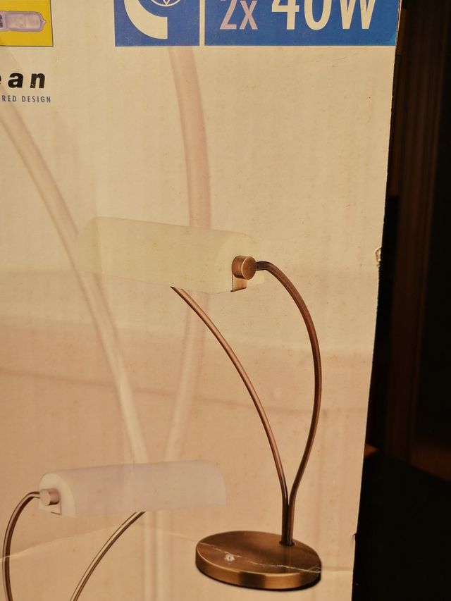 Lámpara sobremesa con bombillas LED