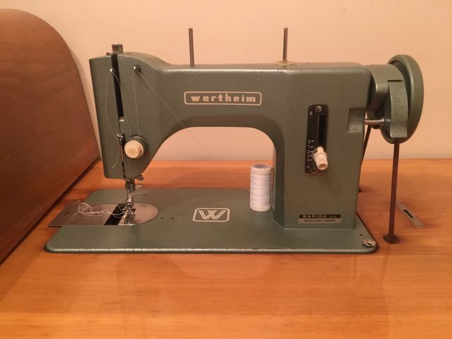 Máquina de coser antigua 