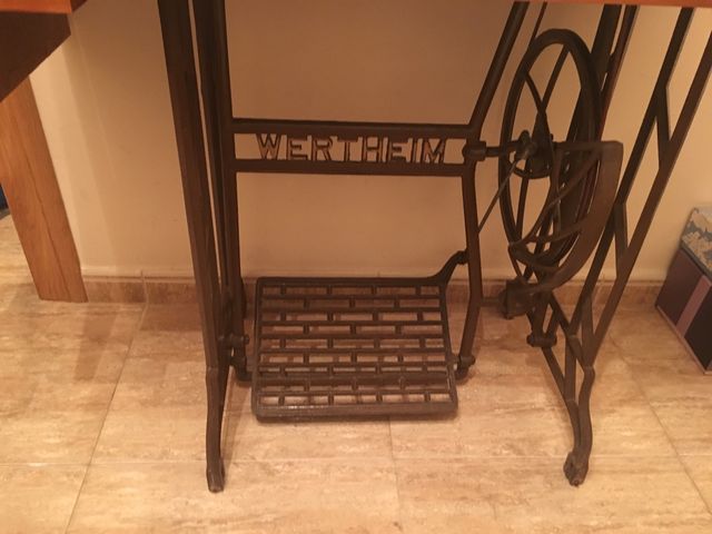 Máquina de coser antigua 