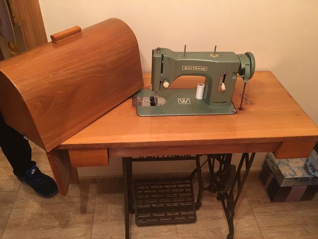 Máquina de coser antigua 