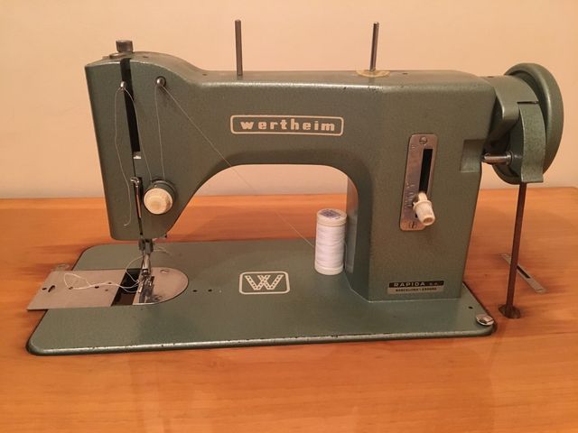 Máquina de coser antigua 