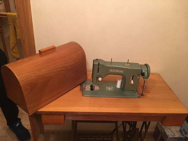Máquina de coser antigua 