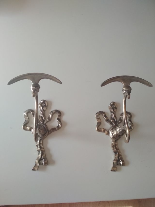 perchas  perfecto estado, 6 € cada una