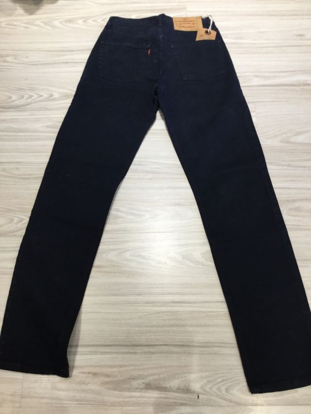 Pantalón nuevo con etiquetas