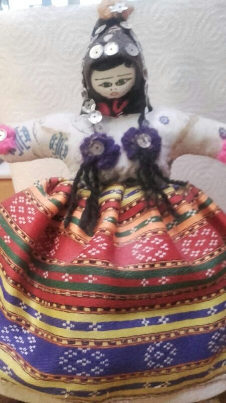 Bambola turca con costume tipico 