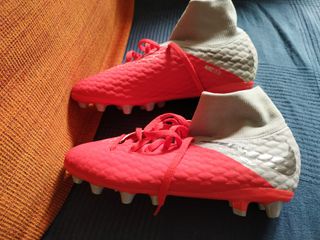 botas futbol con tobillera