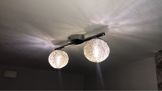 Lámpara de entrada.