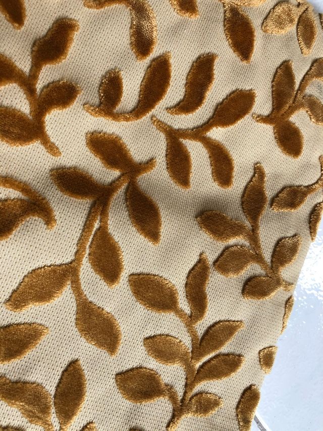 Cojines ( en relieve dorado)