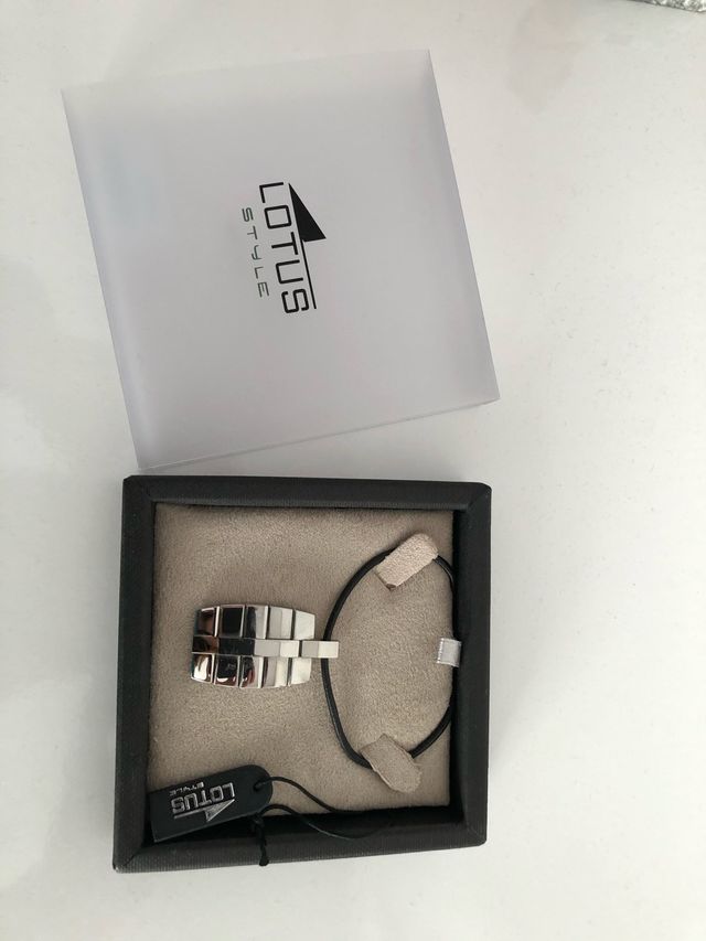 Colgante hombre Lotus nuevo