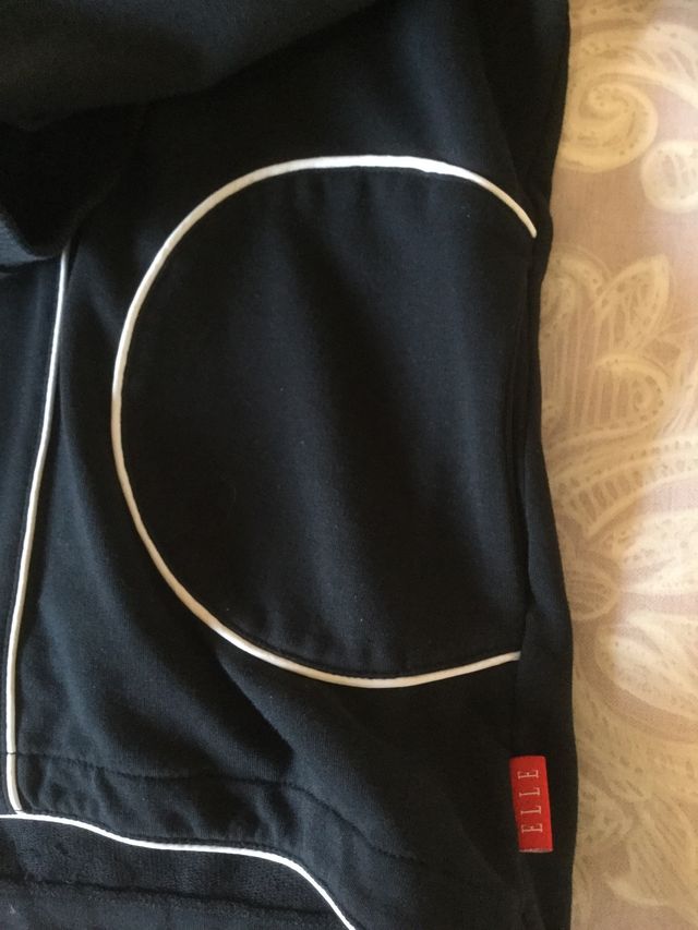 Sudadera Elle negra con raya blanca