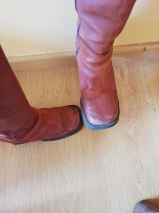 Botas altas marrón con tacón Mustang talla 38 de segunda mano por 10 EUR en  Betanzos en WALLAPOP