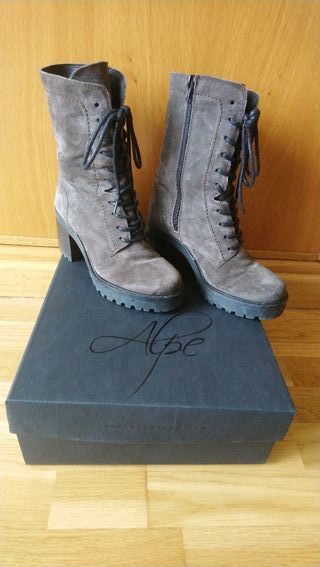 Botas moteras mujer piel Alpe T35 T36 de segunda mano por 35 EUR en Navia  en WALLAPOP