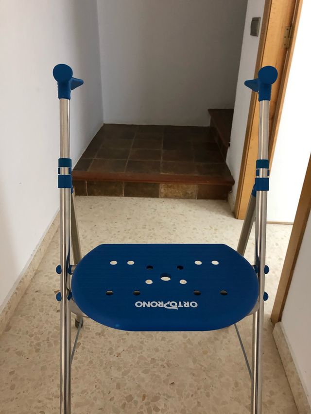 Andador con asiento plegable
