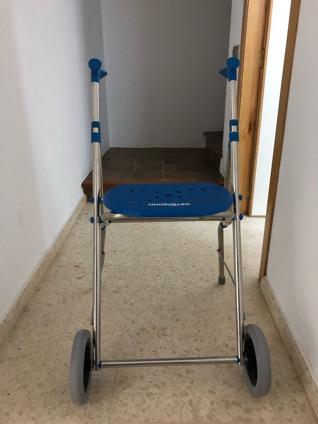 Andador con asiento plegable