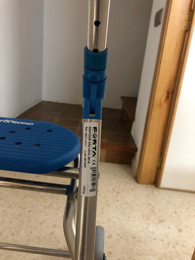 Andador con asiento plegable