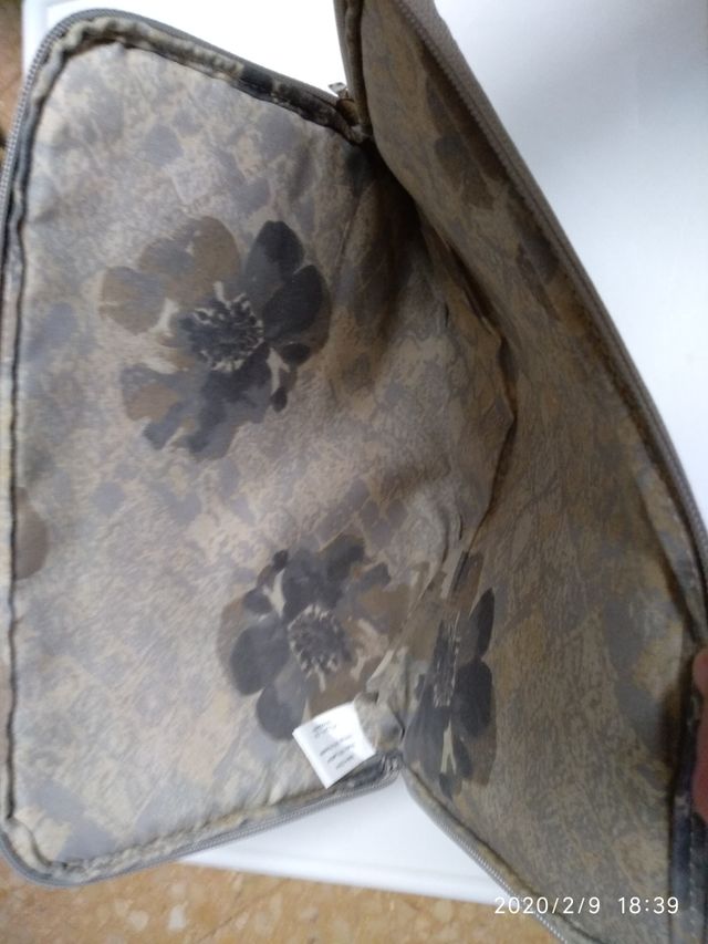 Porta tablet piel serpiente