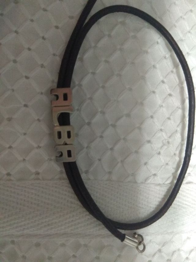 pulsera de plata y cuero