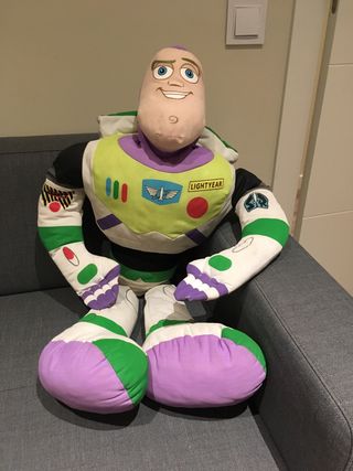 buzz lightyear gigante