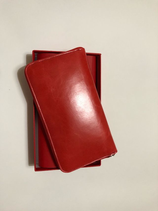 Monedero de piel nuevo a estrenar
