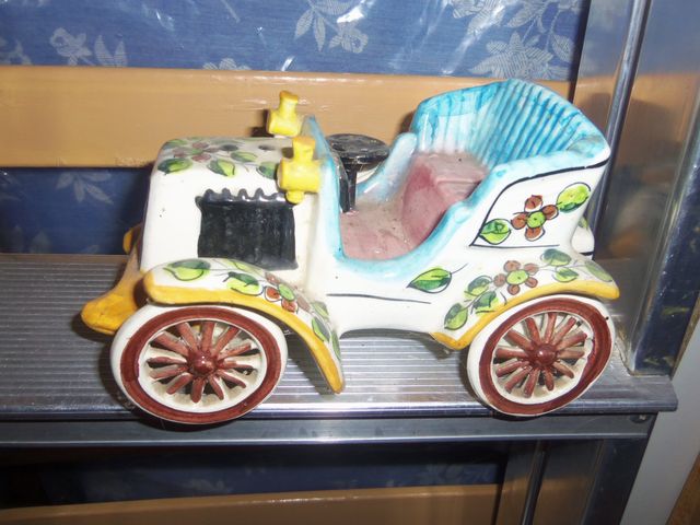 FIGURA CERAMICA COCHE ANTIGUO