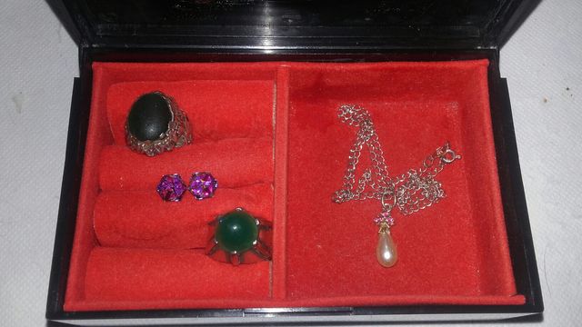 Caixa de jóias em madeira lacada