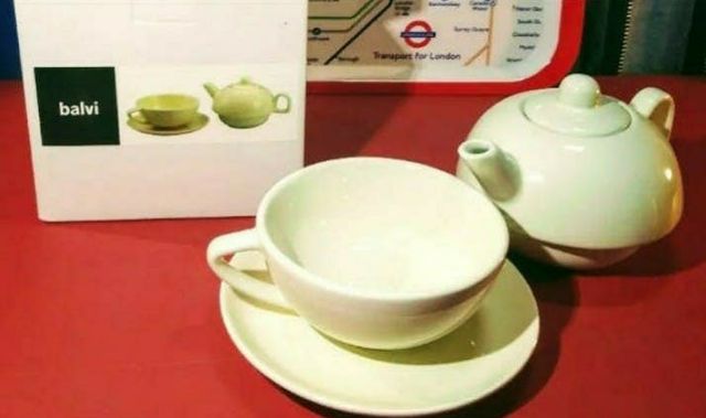 NUEVA Tetera y taza de Balvi, loza