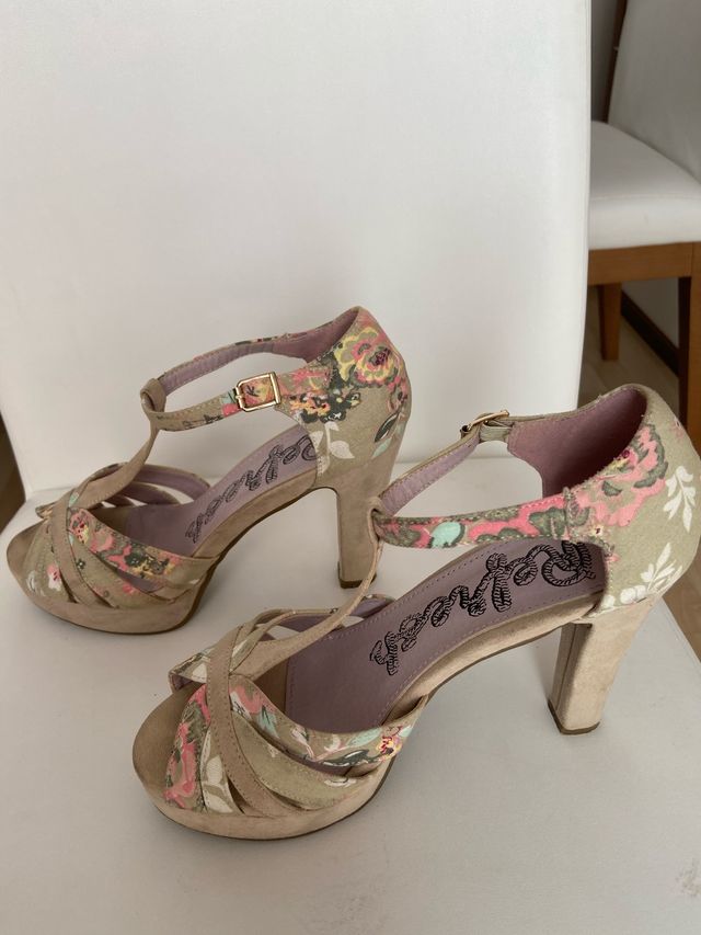 Zapatos XTI semi nuevos