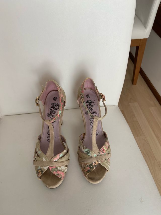 Zapatos XTI semi nuevos