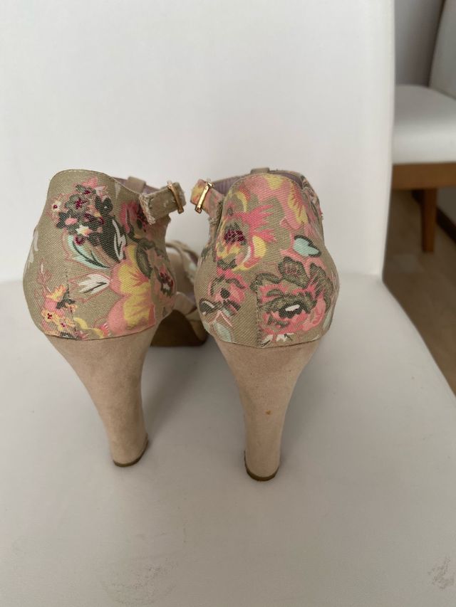 Zapatos XTI semi nuevos