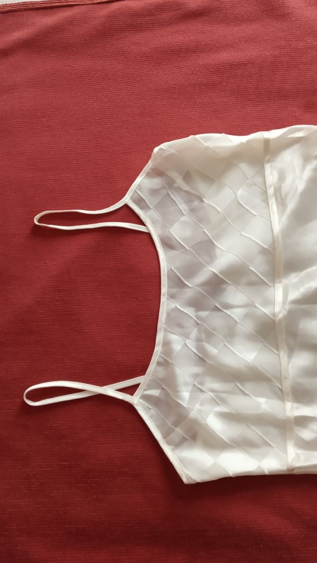 Lencería, camisón de raso.