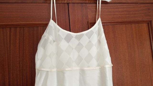 Lencería, camisón de raso.