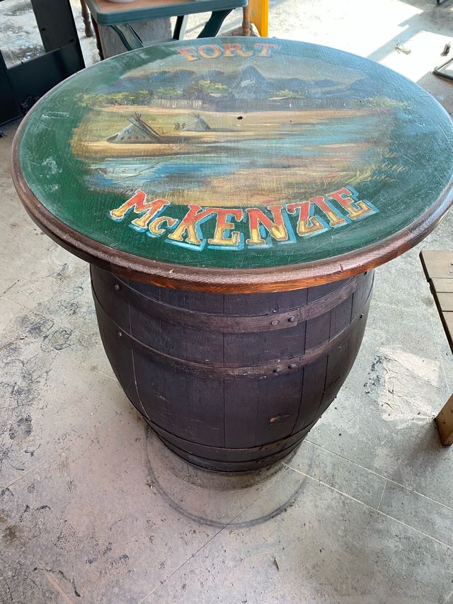 Barril madera decorativo pintado a mano de segunda mano por 120 € en