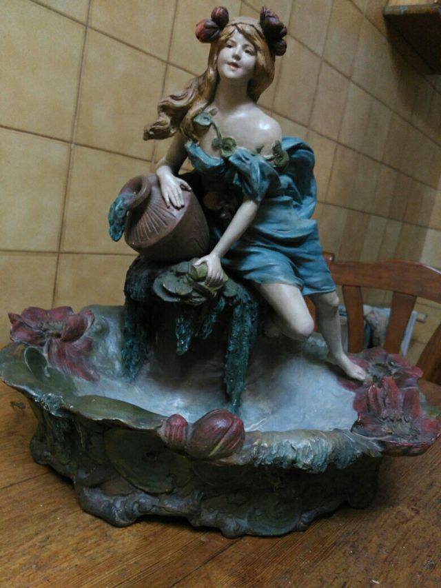 Gran centro figura modernista