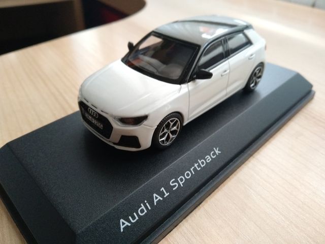 Color Naranja Audi 5011903631 Maqueta de Coche en Miniatura Q3 Sportback 1:43