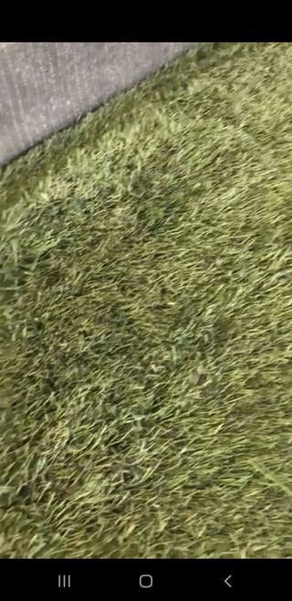 Cesped artificial de segunda mano reciclado de segunda mano por 4 € en
