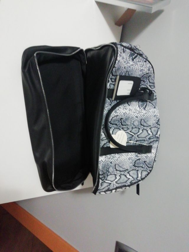 mochila de viaje animal print