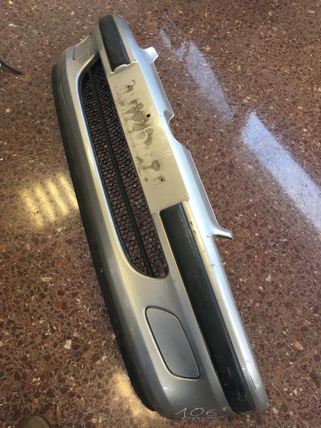 Parachoque Peugeot 106.