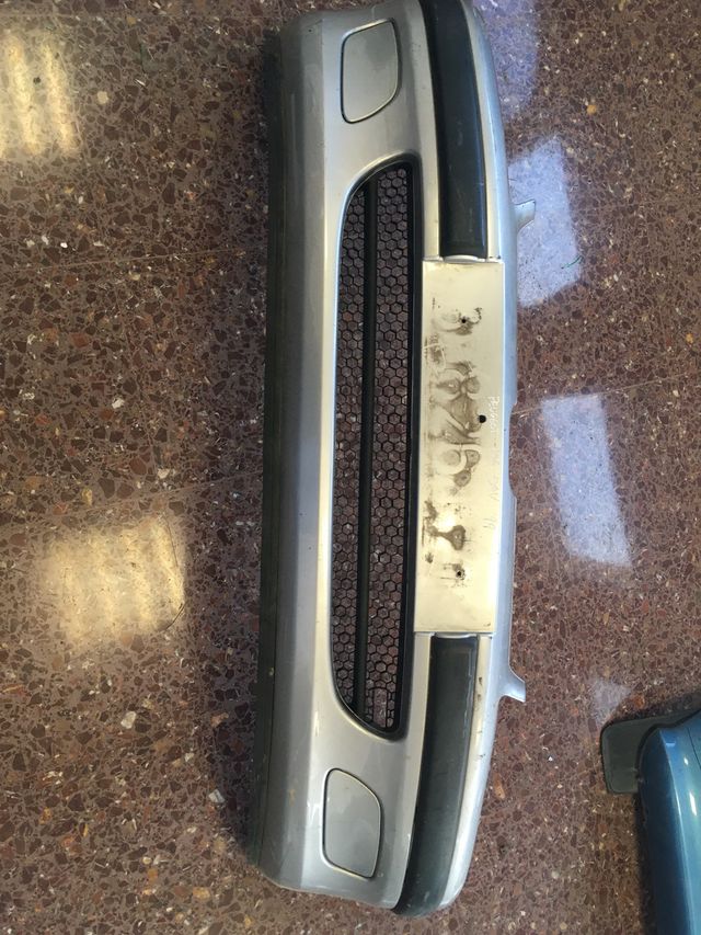 Parachoque Peugeot 106.