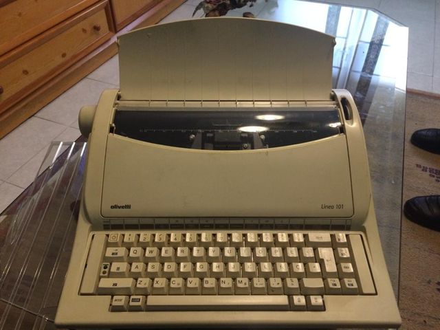MÁQUINA ESCRIBIR ELECTRICA