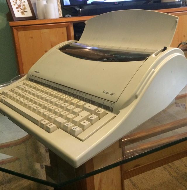 MÁQUINA ESCRIBIR ELECTRICA