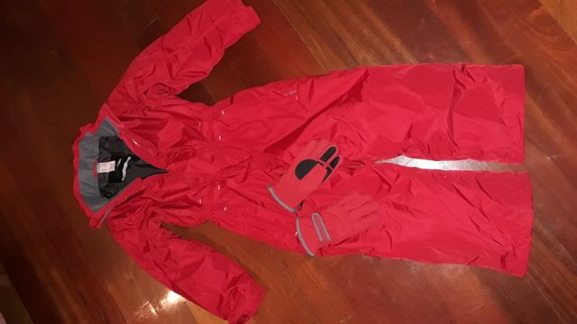 Buzo de nieve y guantes de nieve