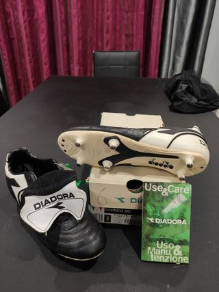 LIQUIDACION..DIADORA TORNEO BOTAS FUTBOL COLECCION de segunda mano por 25  EUR en O Porriño en WALLAPOP